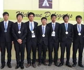 นักเรียนเวียดนามได้รับรางวัลในการแข่งขันฟิสิกโอลิมปิกเอเชียปี๒๐๑๒